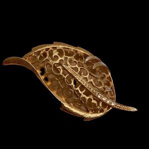Vintage Openwork Leaf Pin w/Rhinestones